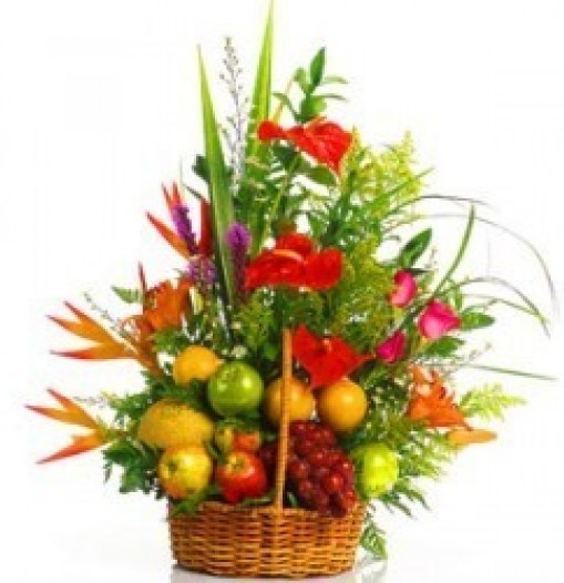 Cesta de flores y frutas