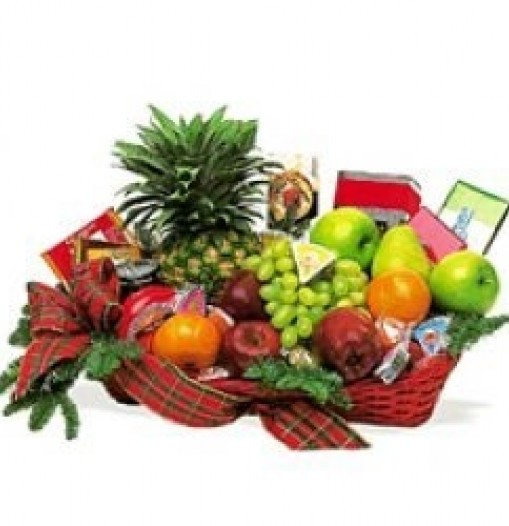 Cesta de frutas y dulces