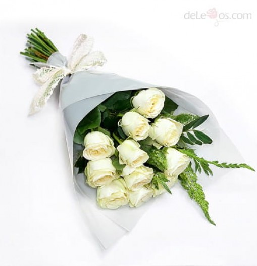 Bouquet de doce rosas blancas